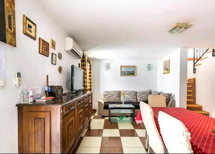 Angie Old Town With Jacuzzi Villa *