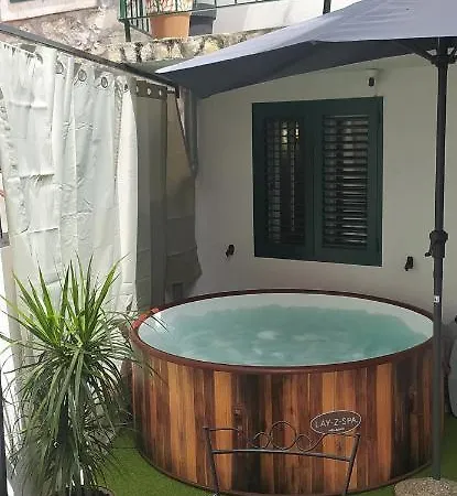 Quiet Oasis In The Heart Of Old Town- Two Kitchen,3Bath