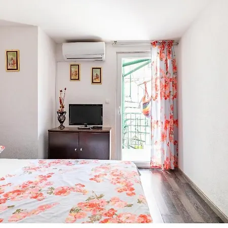Quiet Oasis In The Heart Of Old Town- Two Kitchen,3Bath