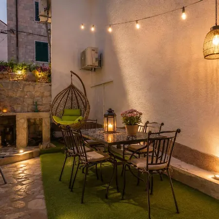 Villa Angie Old Town With Jacuzzi