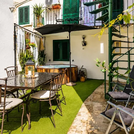 Angie Old Town With Jacuzzi Villa *