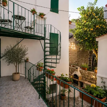 Angie Old Town With Jacuzzi Villa *