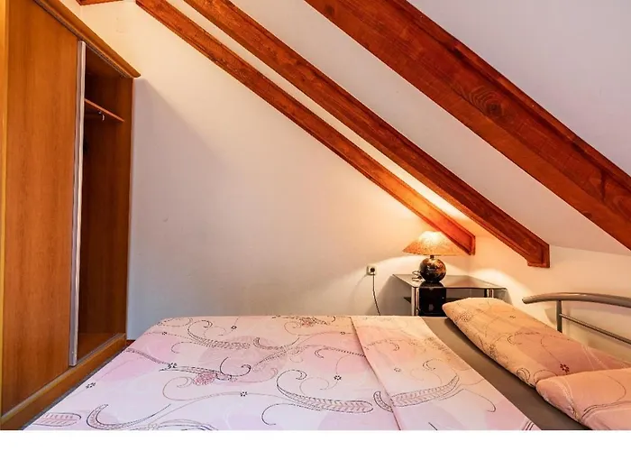 Вилла Angie Old Town With Jacuzzi