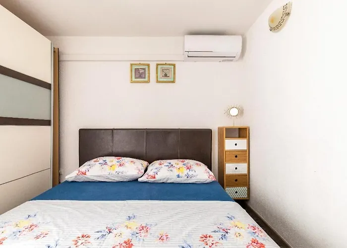 Вилла Angie Old Town With Jacuzzi *