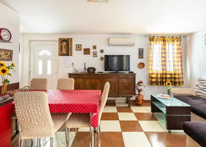 Angie Old Town With Jacuzzi Сплит