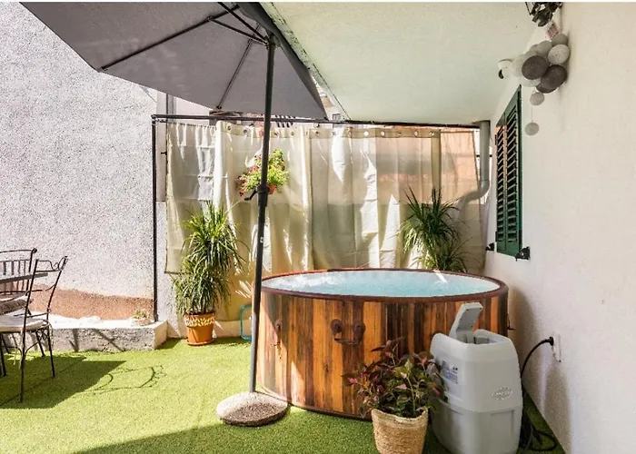 Angie Old Town With Jacuzzi Вилла