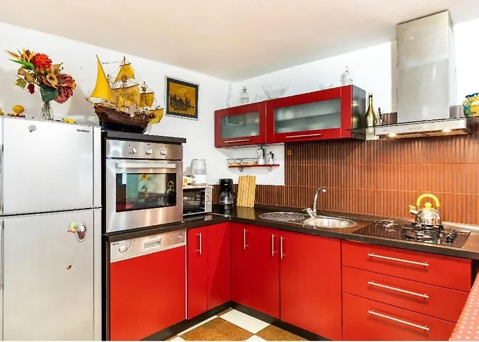 Вилла Angie Old Town With Jacuzzi *