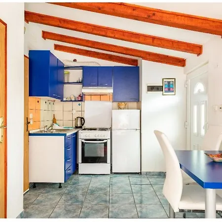Quiet Oasis In The Heart Of Old Town- Two Kitchen,3Bath